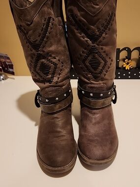 Suede Ankle Heeled Boots in Brown With Buckle.